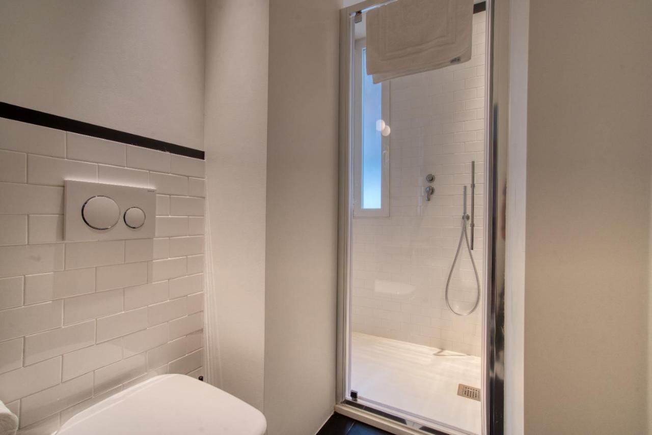 Dimora Claudia - Elegante Matrimoniale Con Bagno, Private Rooms, Self Check In, No Reception Milán Exteriér fotografie